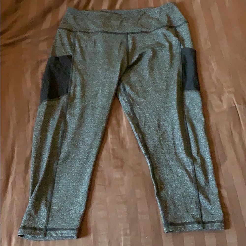 Workout pants with pockets